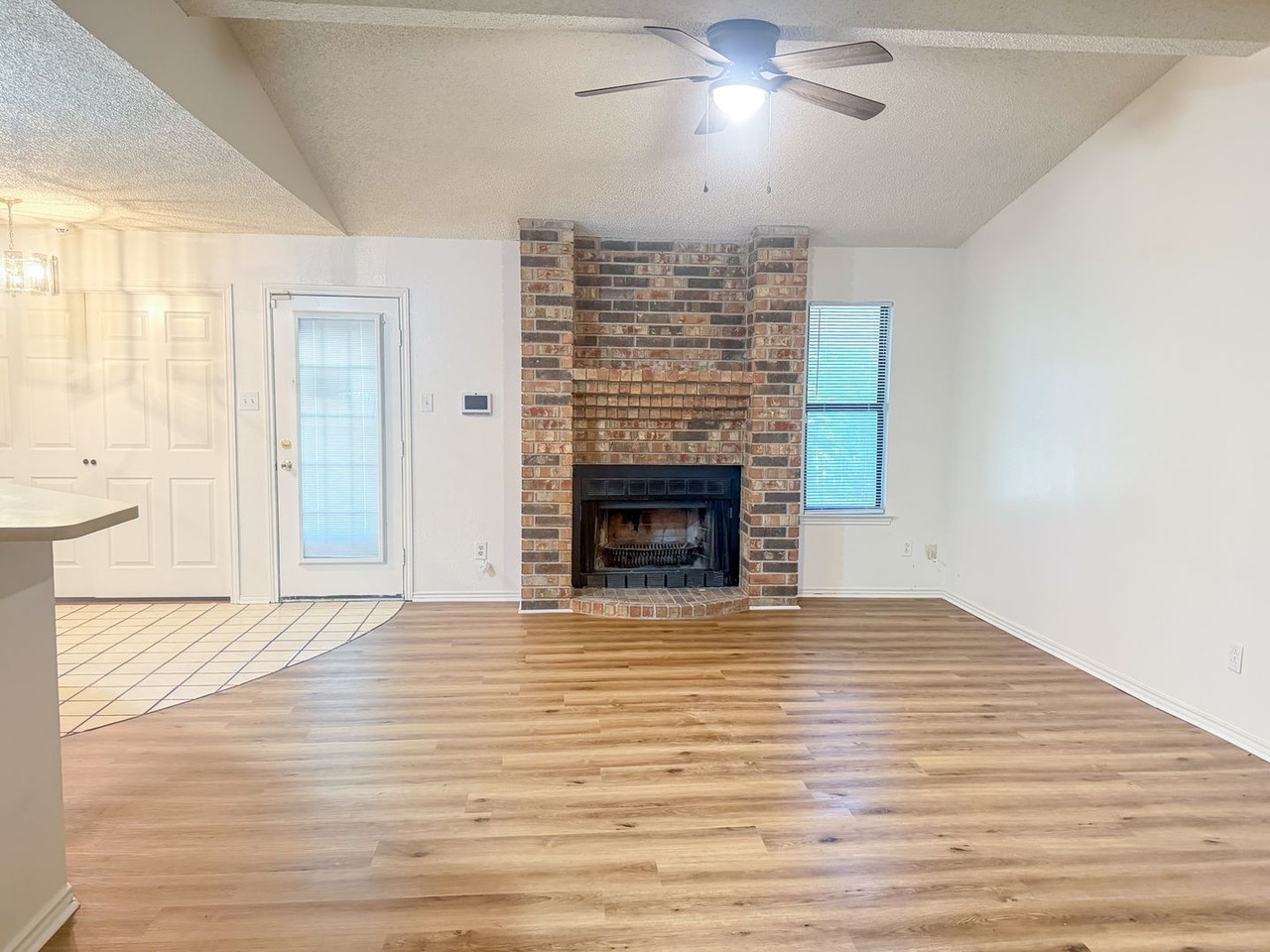 1815 Cedarview Dr - Photo 4 of 15