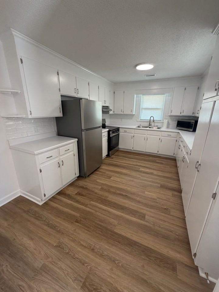 3858 Neuse Rd - Photo 3 of 15