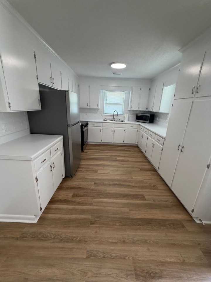 3858 Neuse Rd - Photo 6 of 15