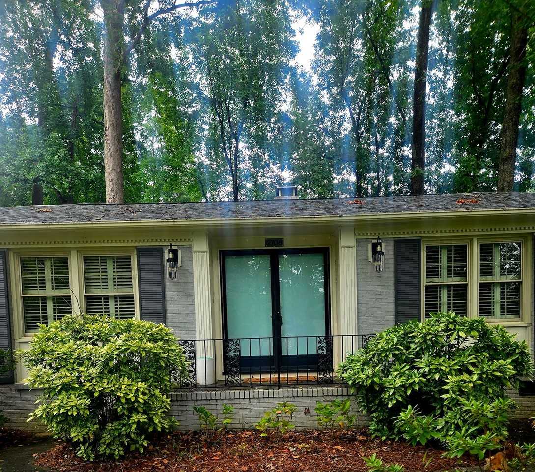 2708 Courtney Ln - Photo 2 of 17
