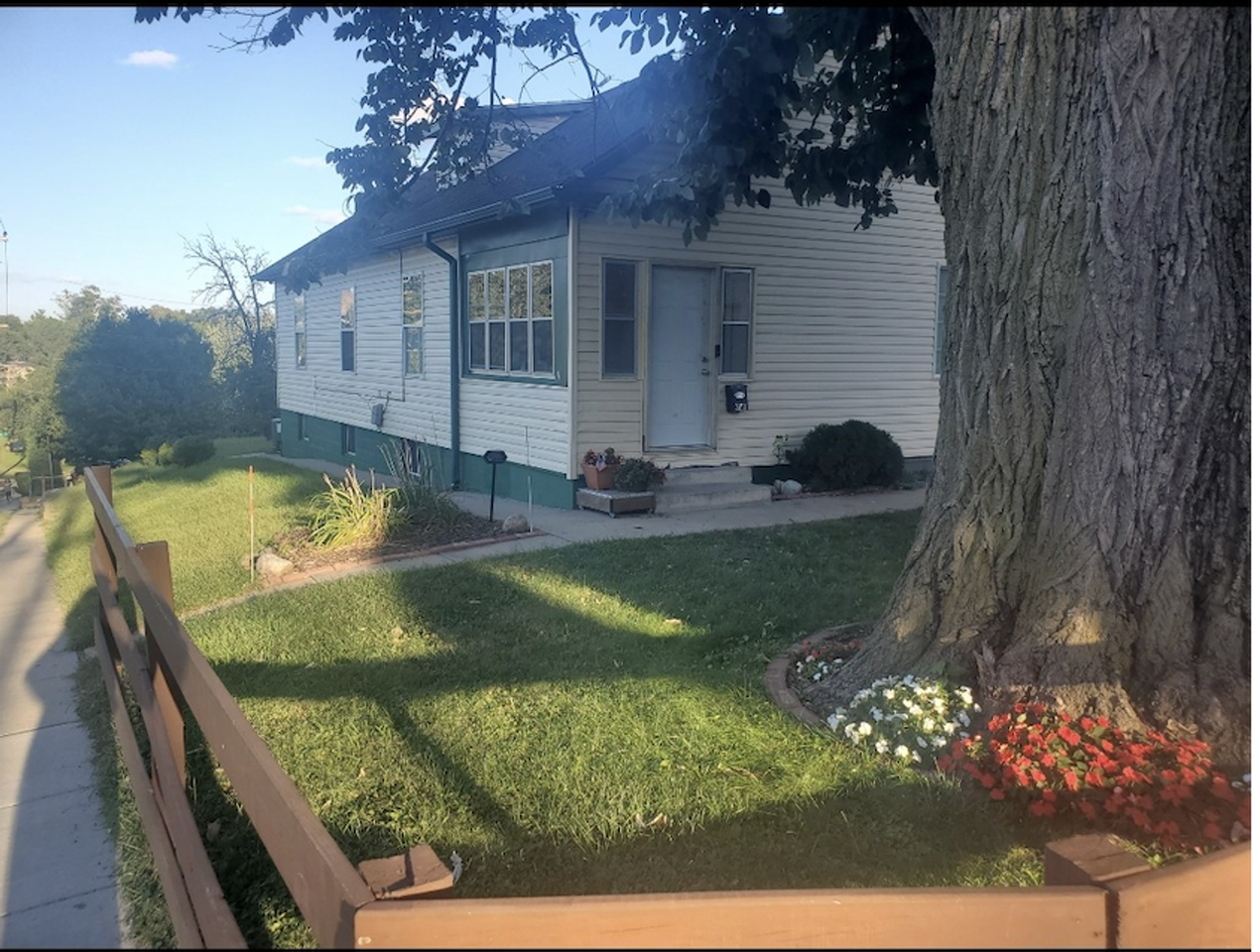 3103 S 18th St - Photo 2 of 28