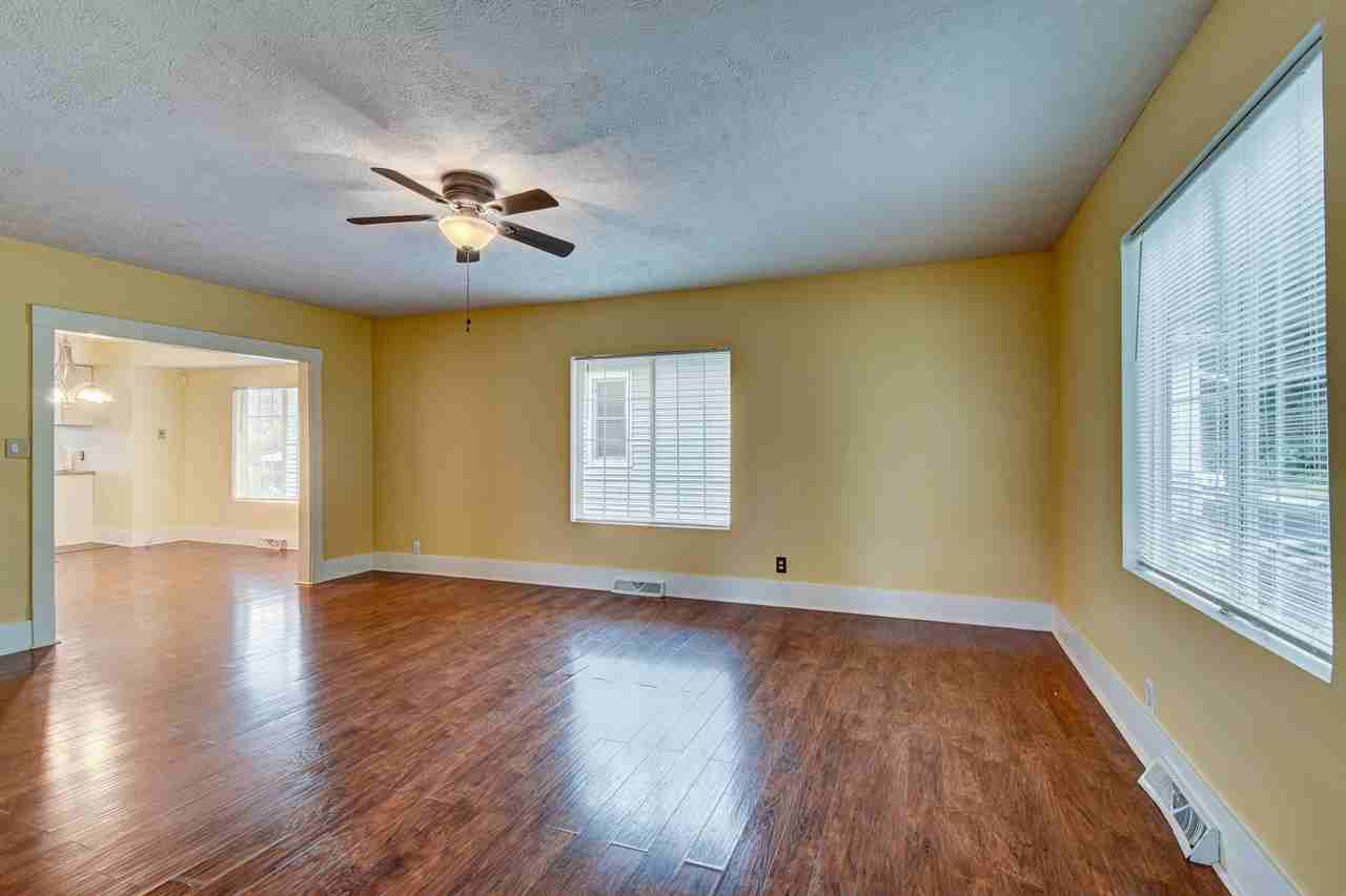 3103 S 18th St - Photo 3 of 28