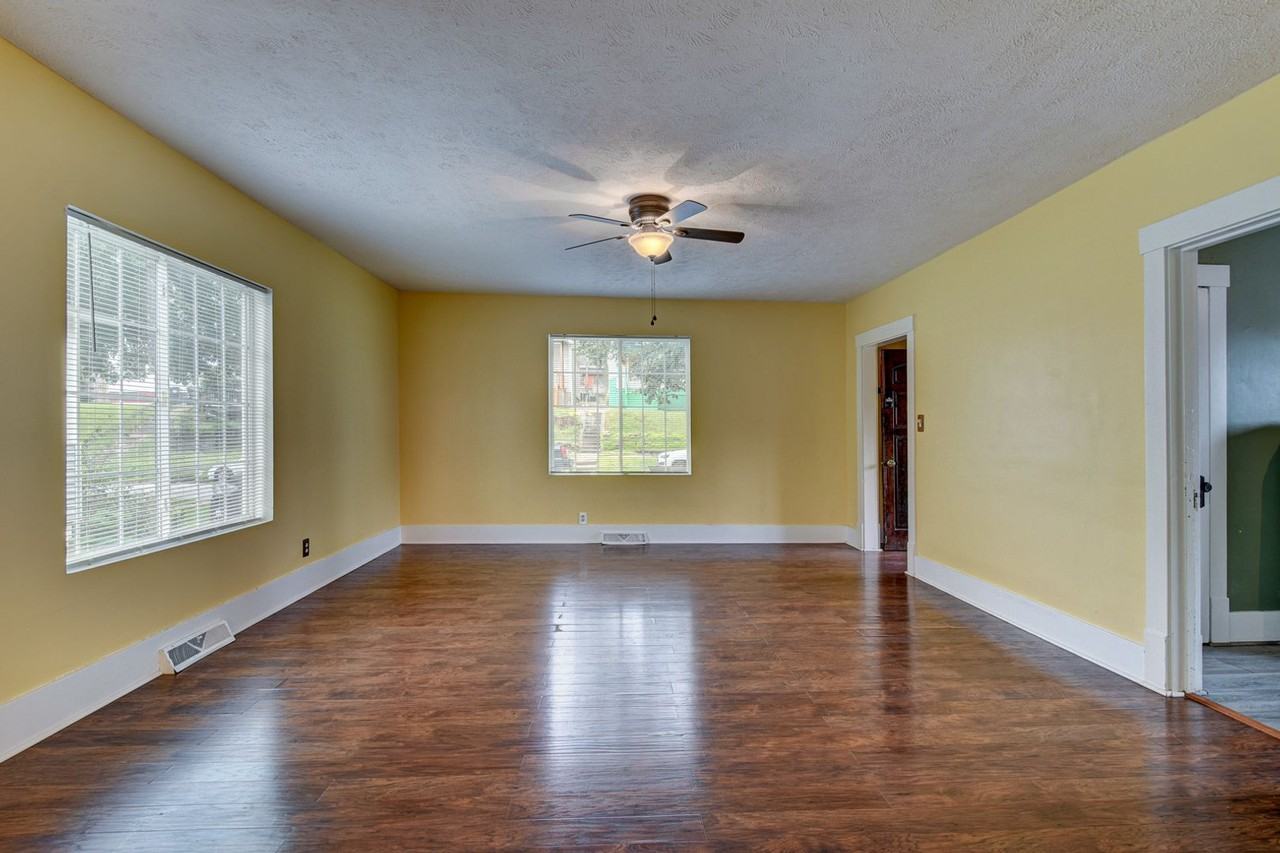 3103 S 18th St - Photo 5 of 28