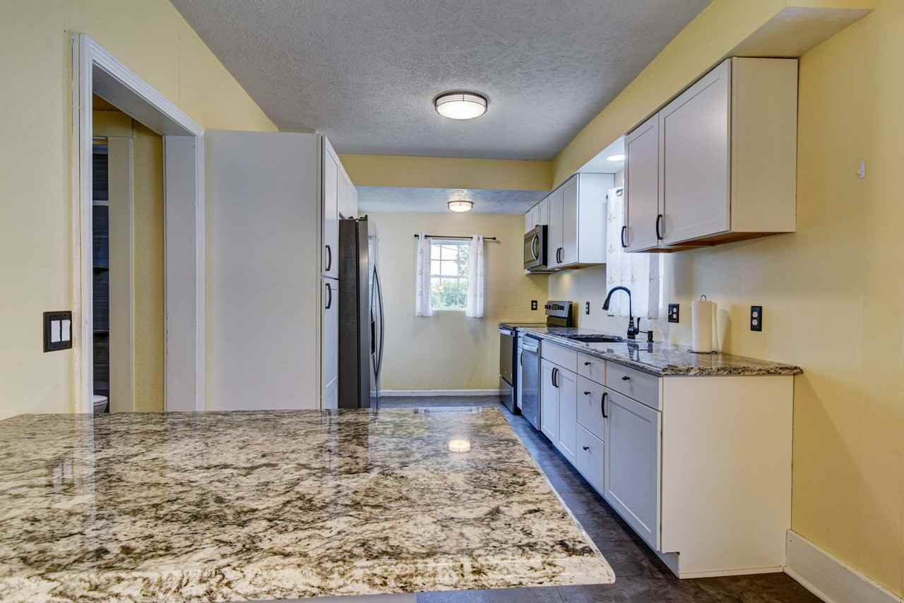 3103 S 18th St - Photo 7 of 28