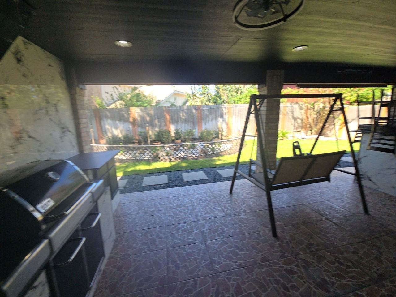 17518 Masonridge Dr - Photo 3 of 18