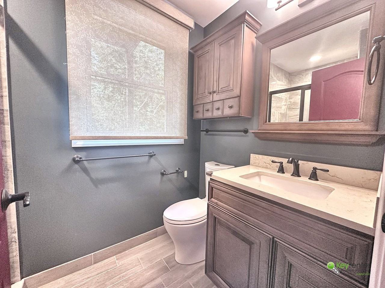 371 Larchmont Ct - Photo 2 of 9