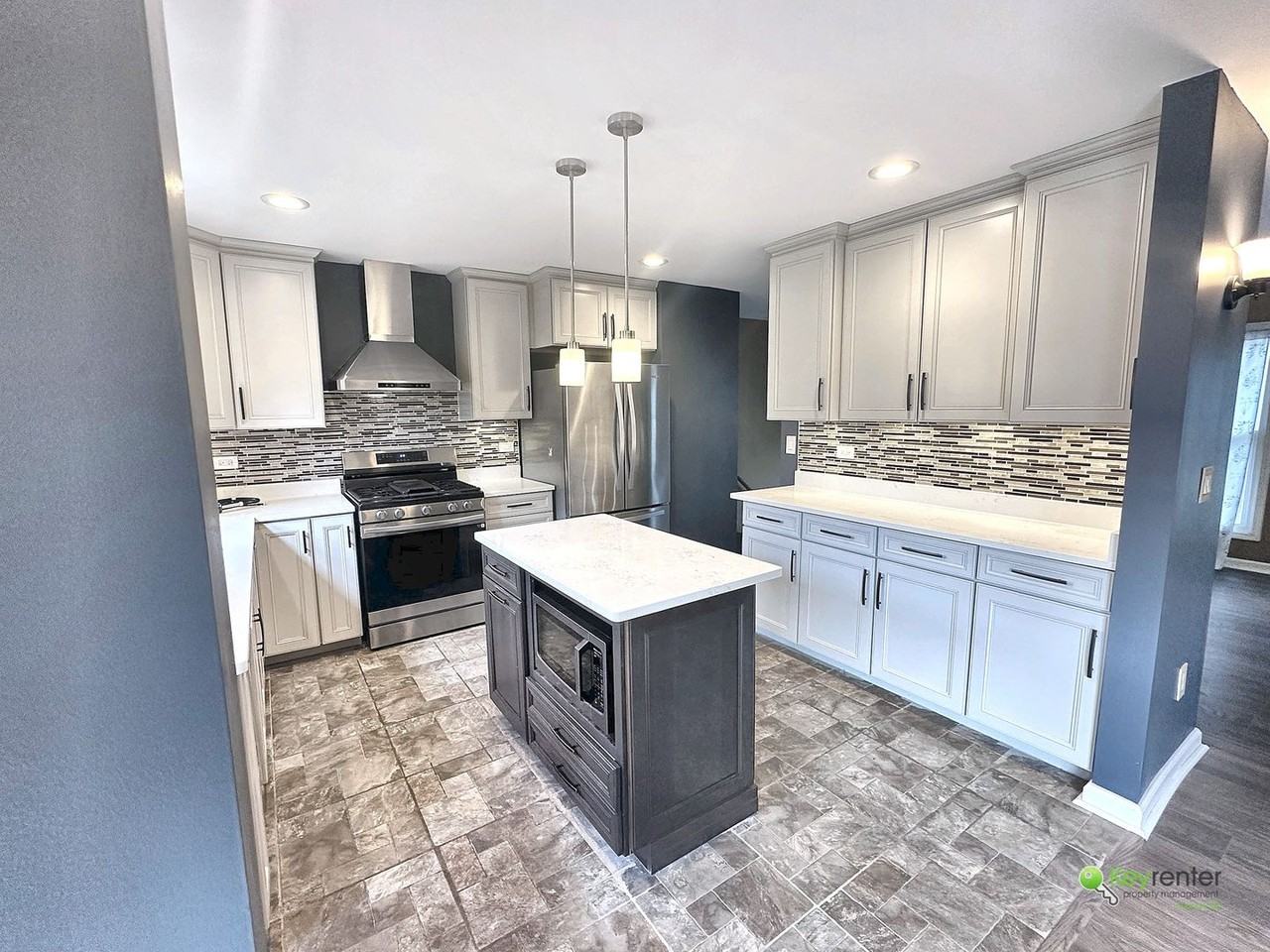 371 Larchmont Ct - Photo 6 of 9
