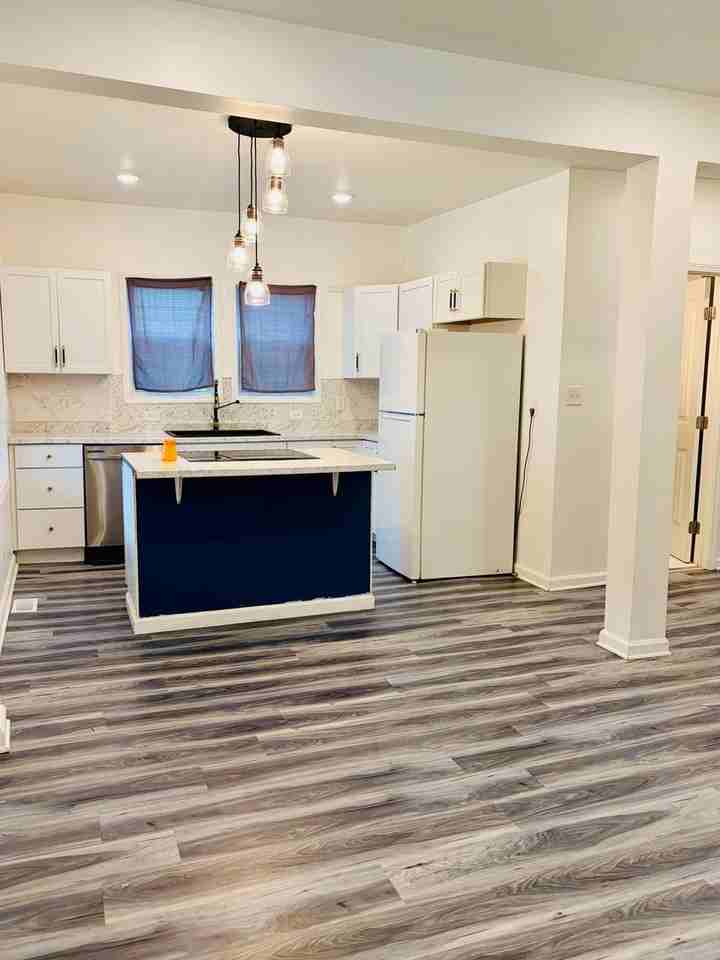 826 S 38th St - Photo 2 of 17