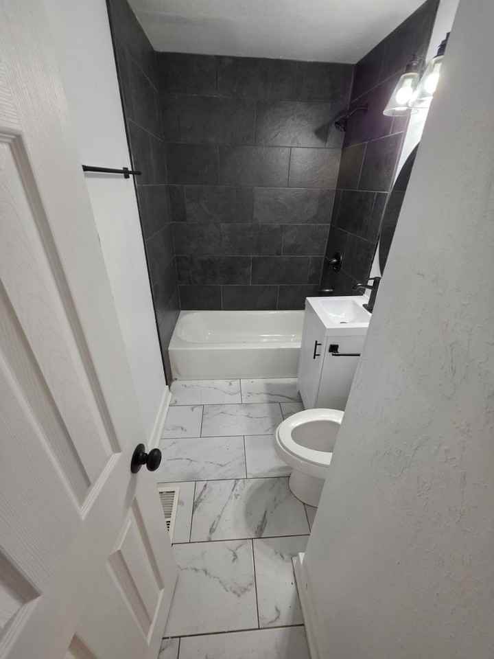 7405 E 86th St - Photo 4 of 9