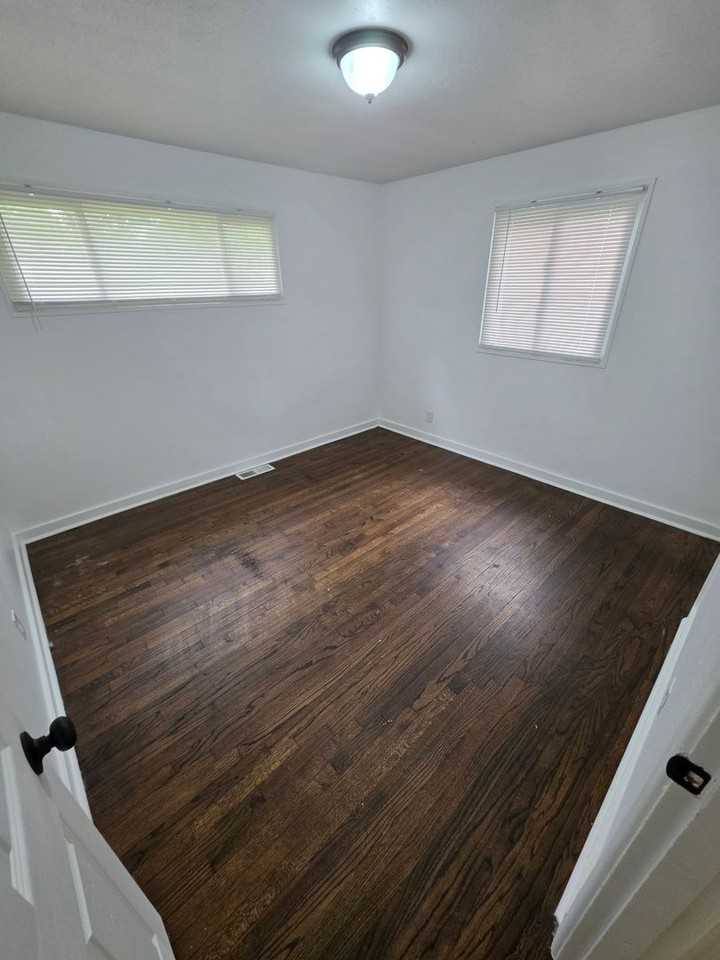 7405 E 86th St - Photo 5 of 9