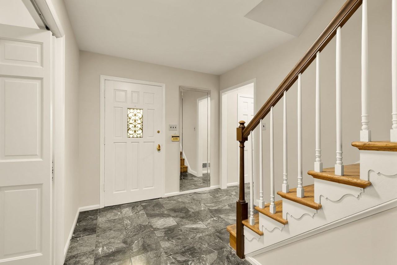 11000 Rosemont Dr - Photo 3 of 50