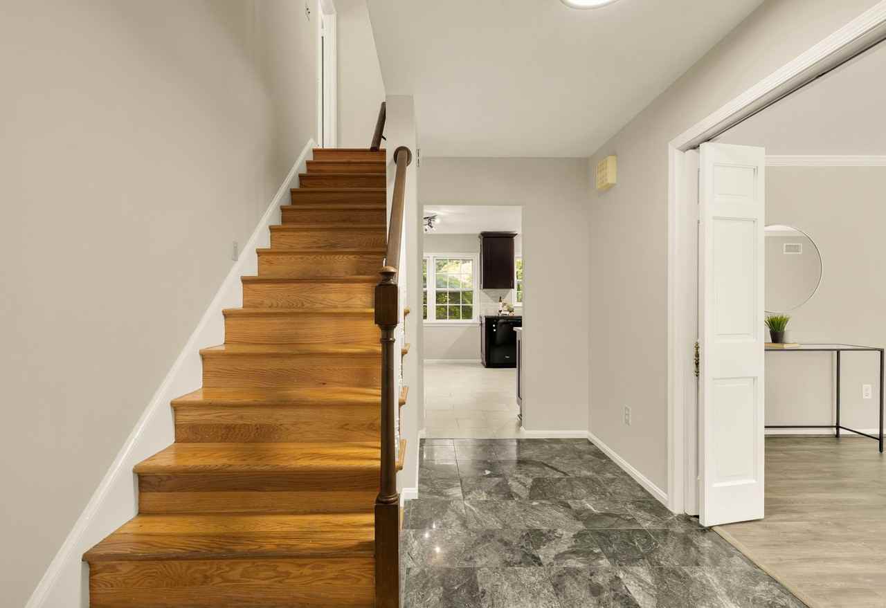 11000 Rosemont Dr - Photo 4 of 50