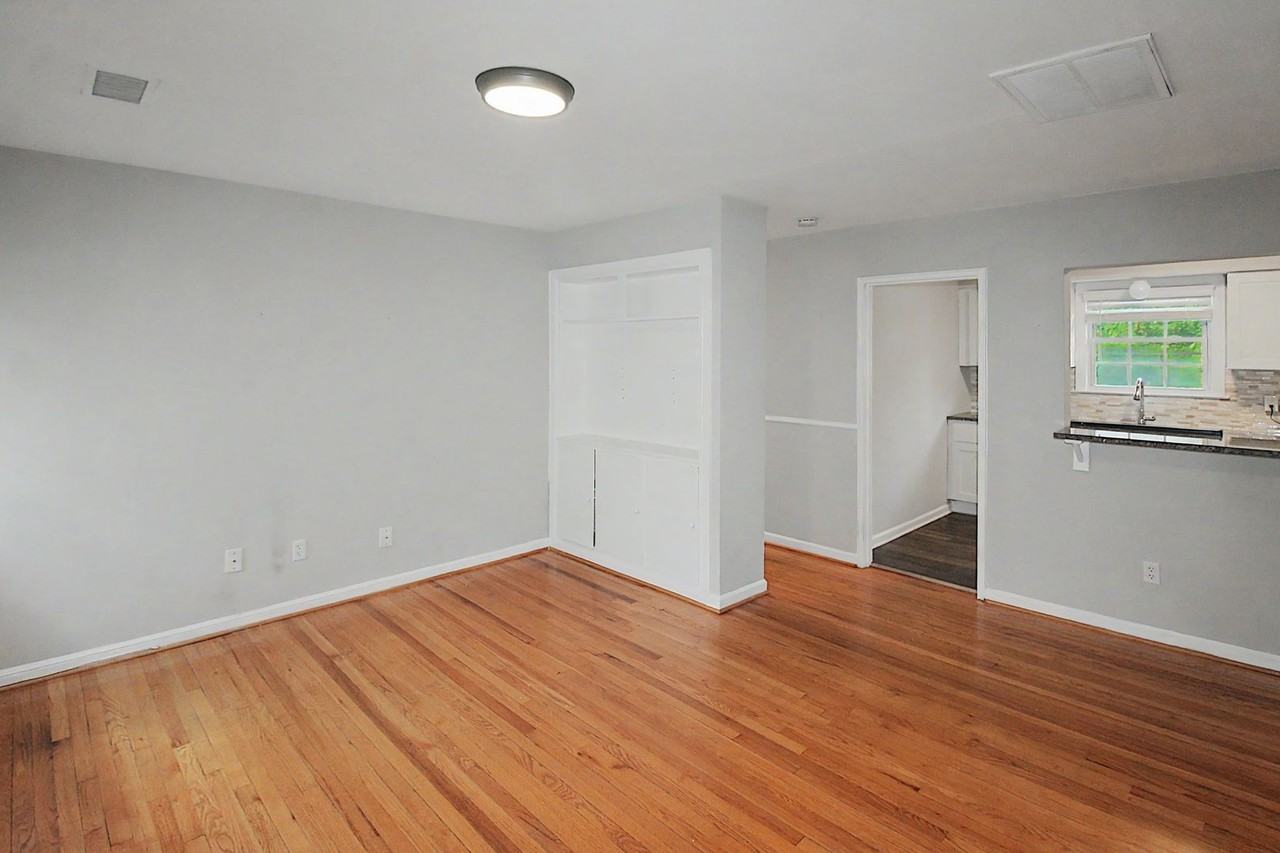 419 Wakefield Dr Apt C - Photo 2 of 13