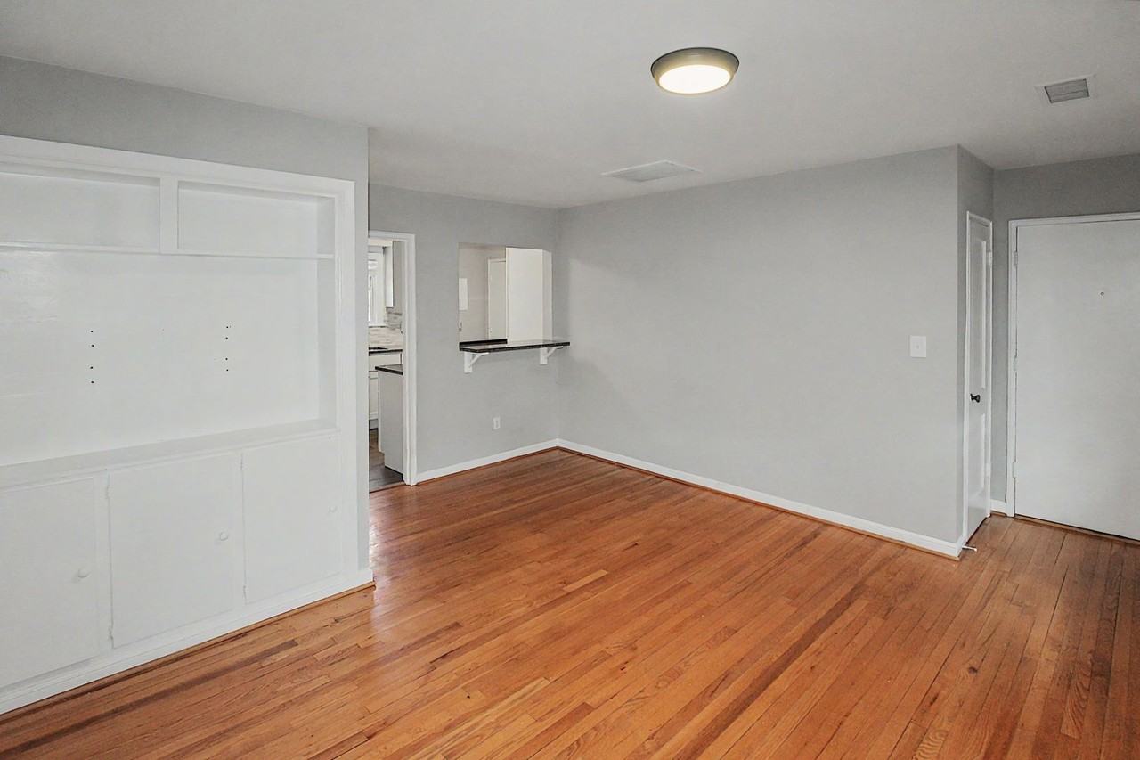419 Wakefield Dr Apt C - Photo 3 of 13