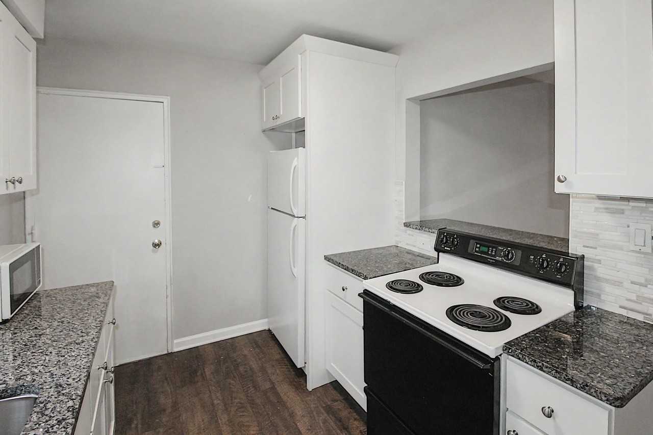 419 Wakefield Dr Apt C - Photo 5 of 13