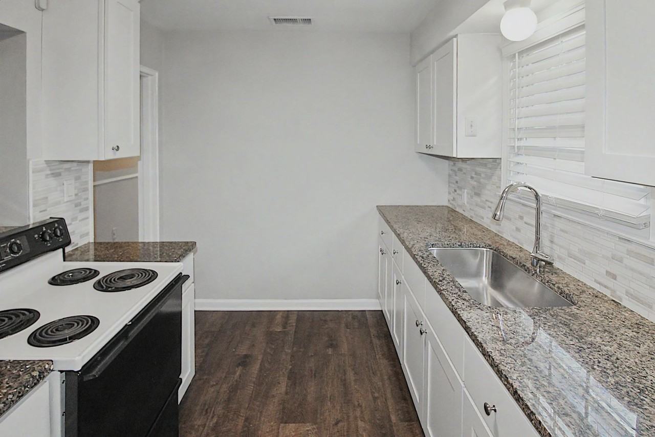 419 Wakefield Dr Apt C - Photo 7 of 13