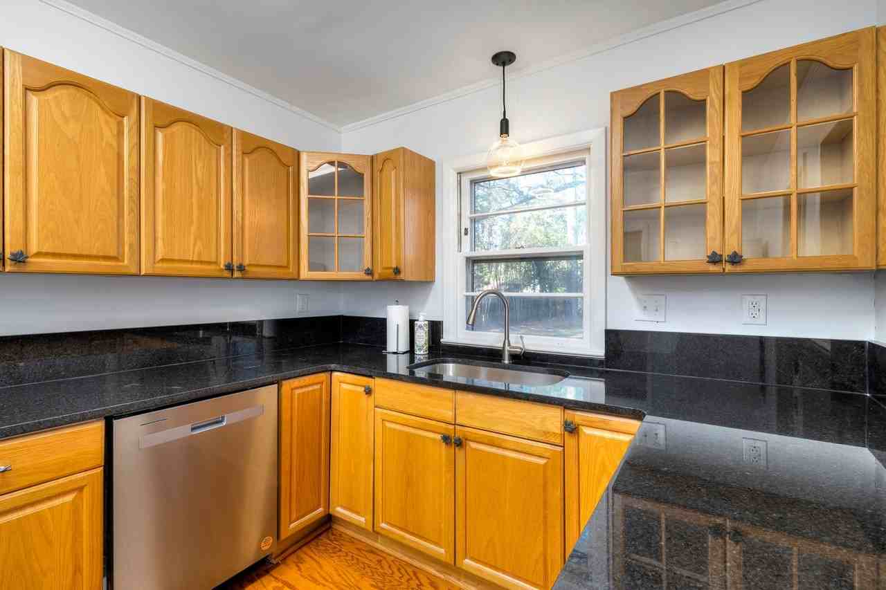515 W Calhoun St - Photo 6 of 10