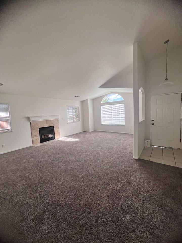 5837 Webb St - Photo 4 of 21