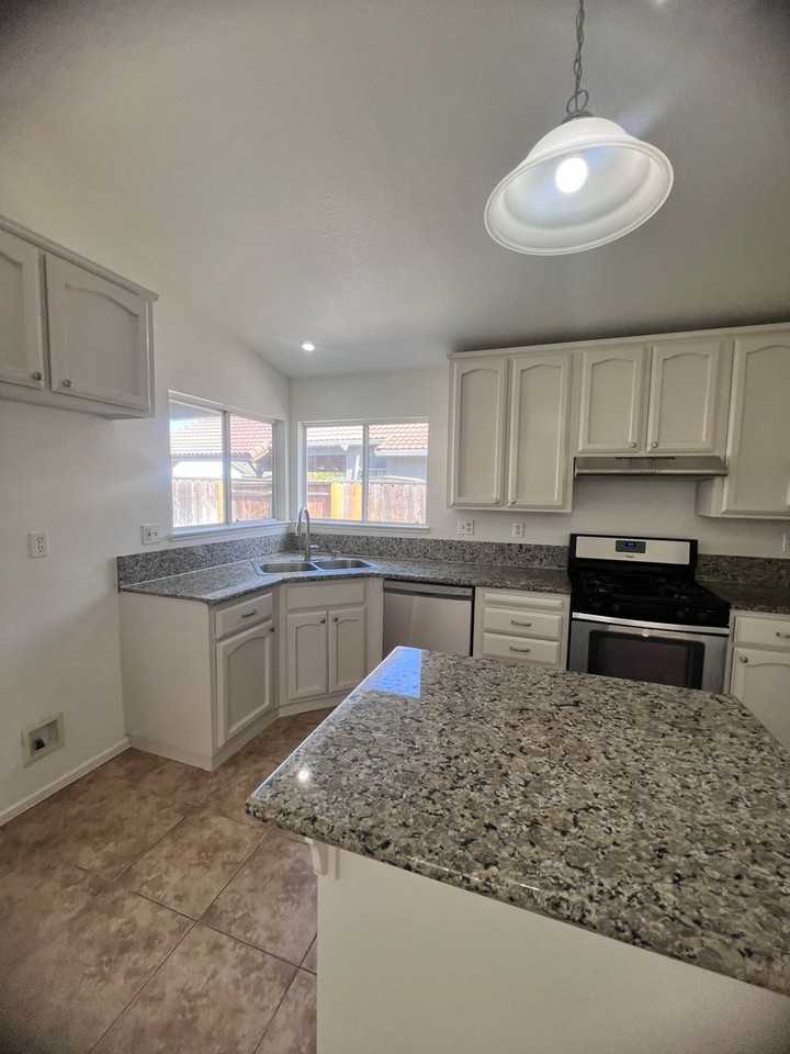 5837 Webb St - Photo 6 of 21