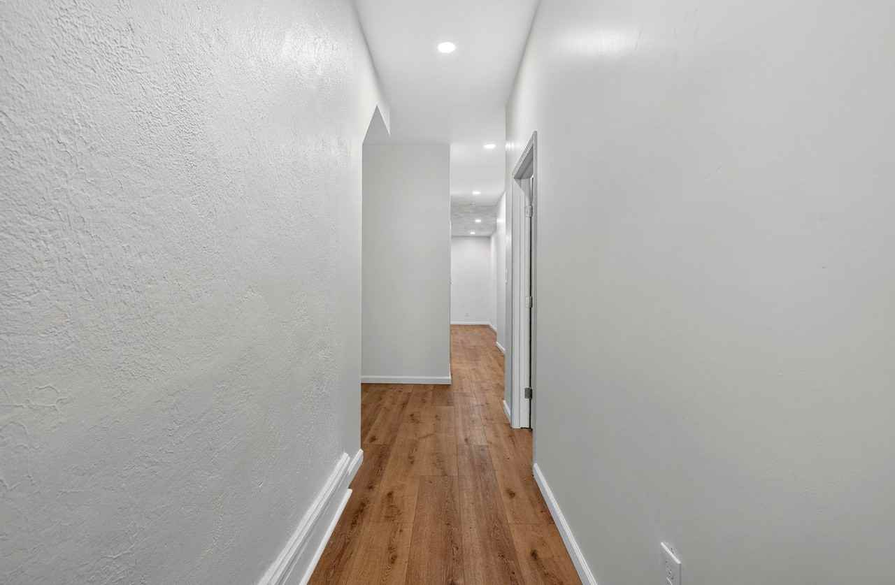 920 Bates - Photo 3 of 50