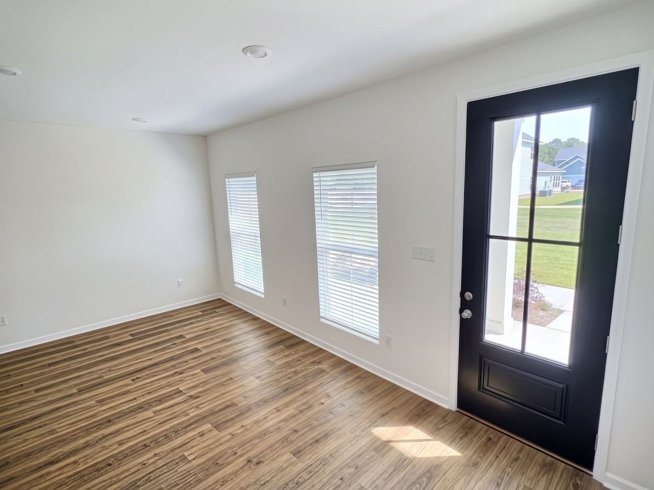 123 Everly Cir - Photo 6 of 45