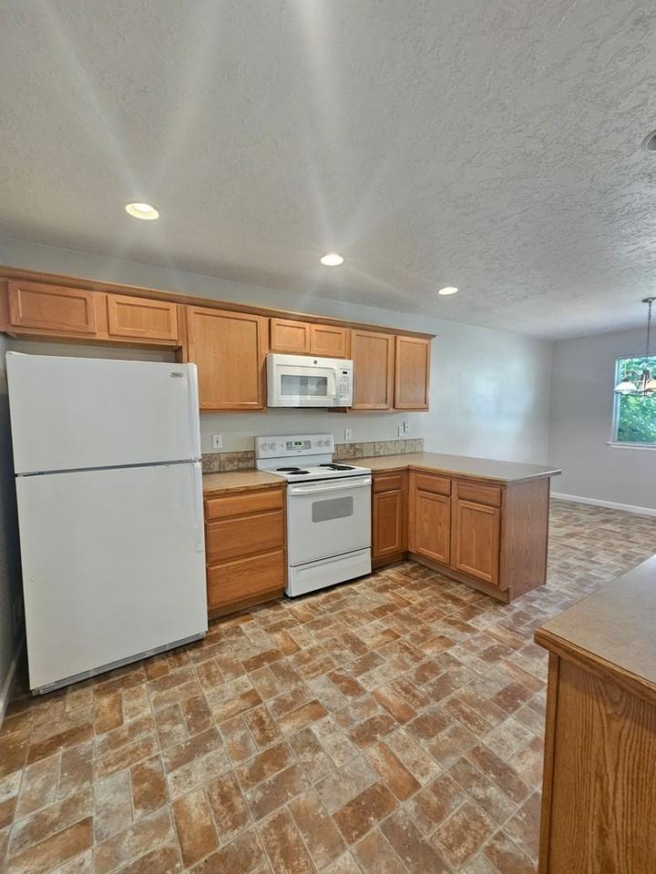 3122 Bristol Ave - Photo 2 of 19