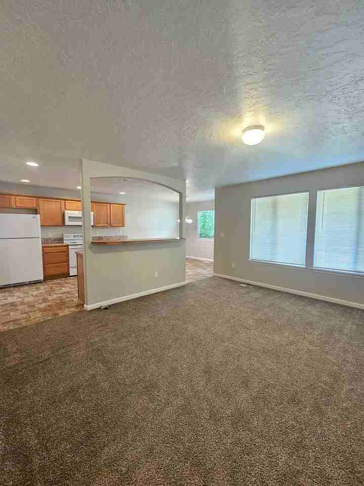 3122 Bristol Ave - Photo 6 of 19