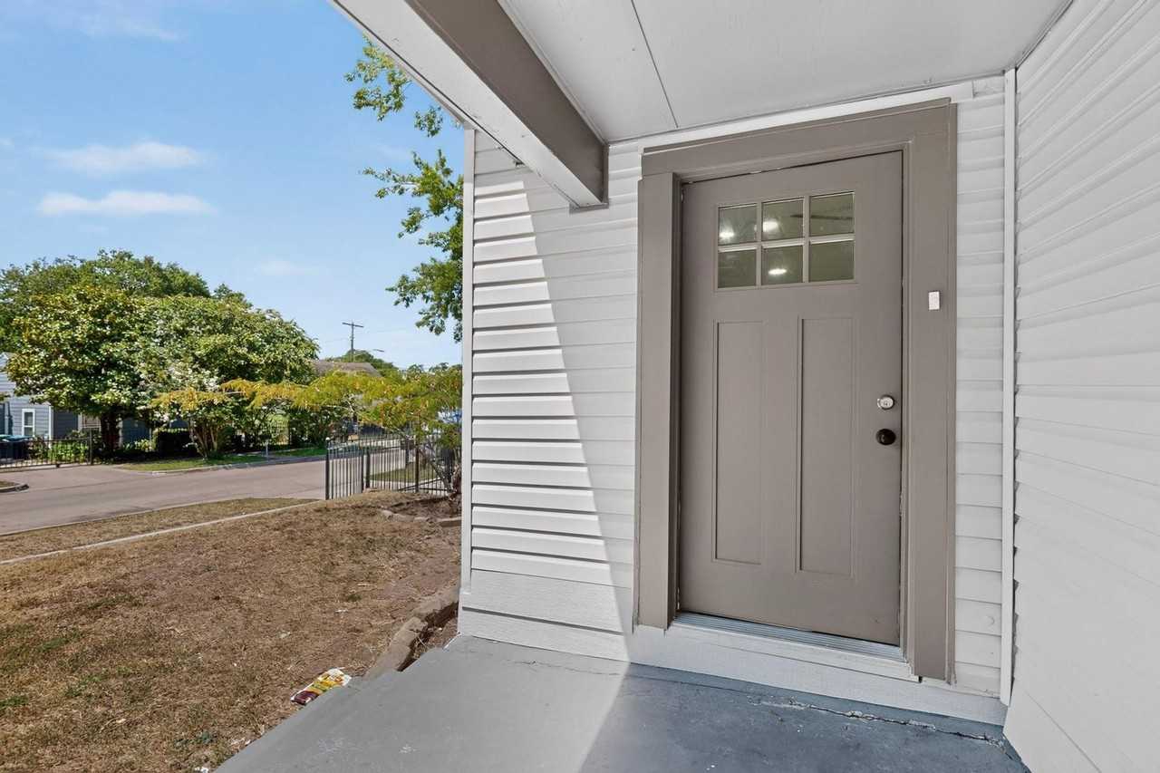 2609 Avenue G - Photo 4 of 34