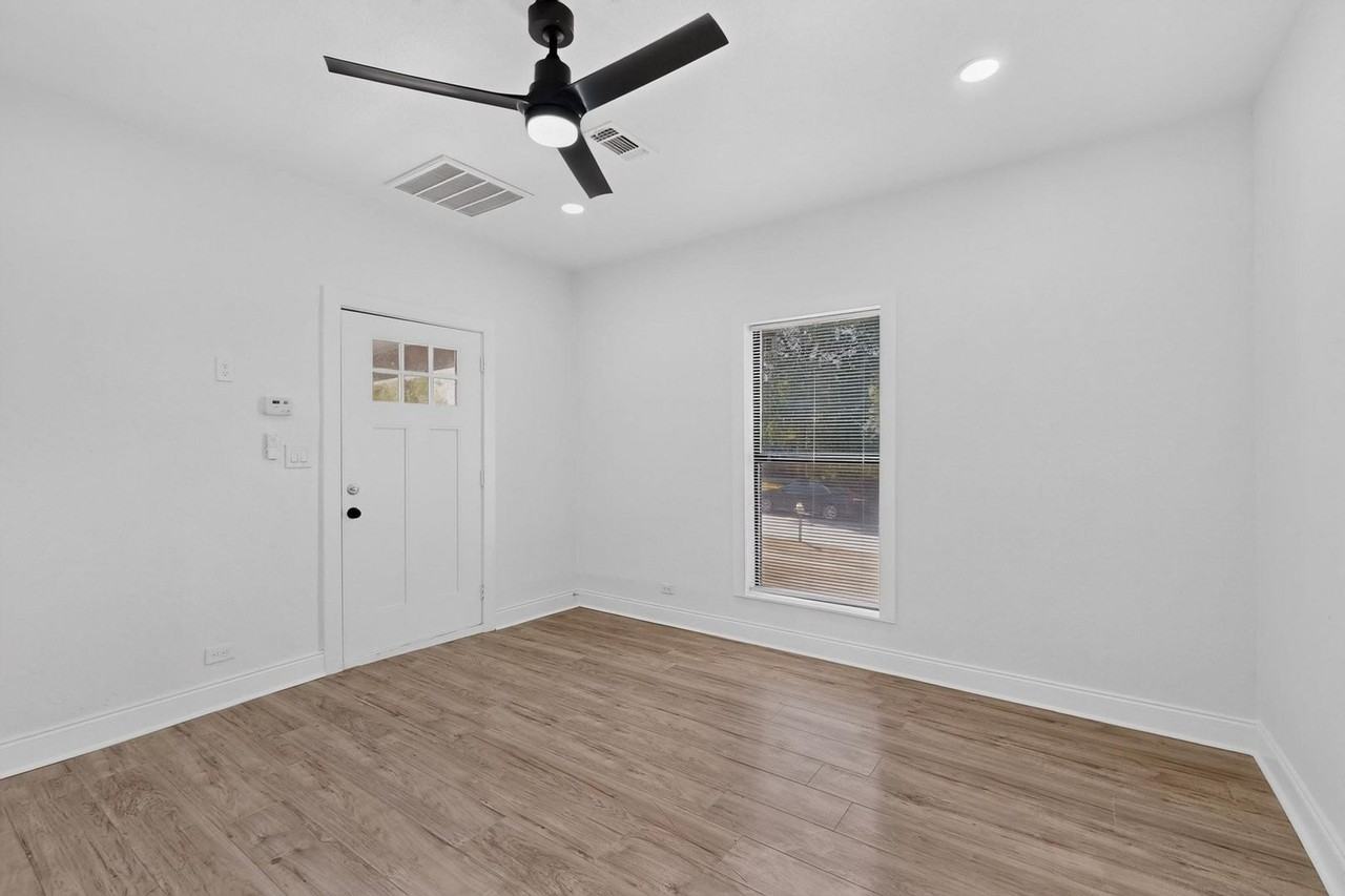 2609 Avenue G - Photo 5 of 34
