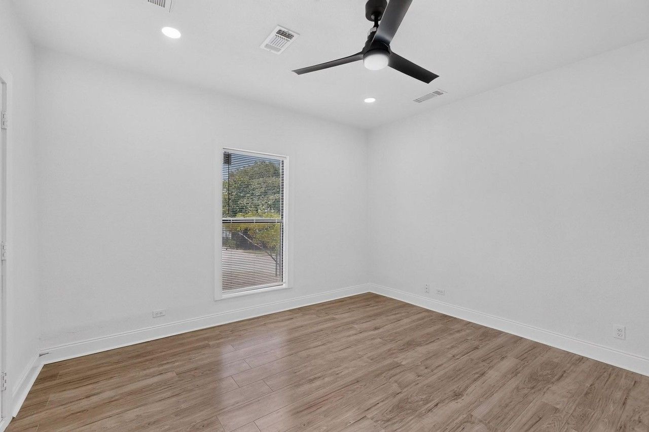 2609 Avenue G - Photo 6 of 34