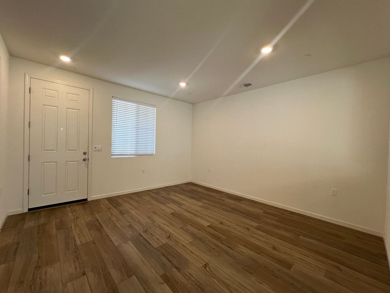 4712 Sussex Ave - Photo 3 of 22