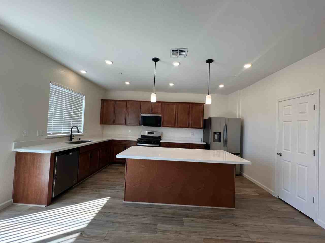 4712 Sussex Ave - Photo 6 of 22