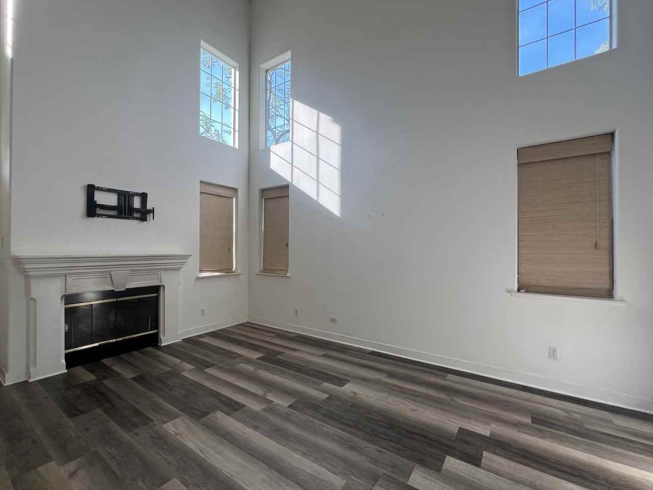 1098 E Monticello Cir - Photo 3 of 18