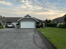featured image of 219 W Maberry Dr
