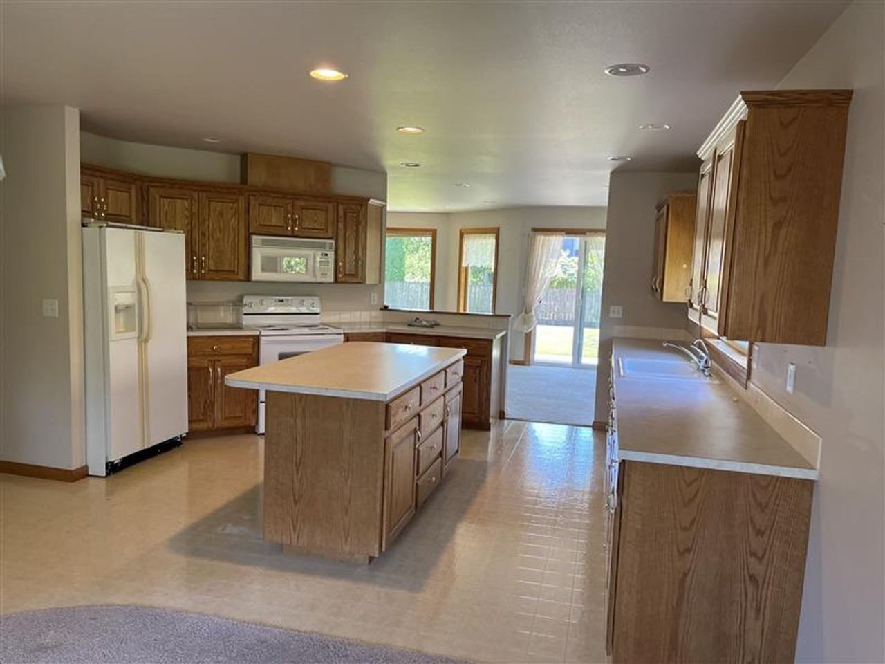 219 W Maberry Dr - Photo 4 of 13