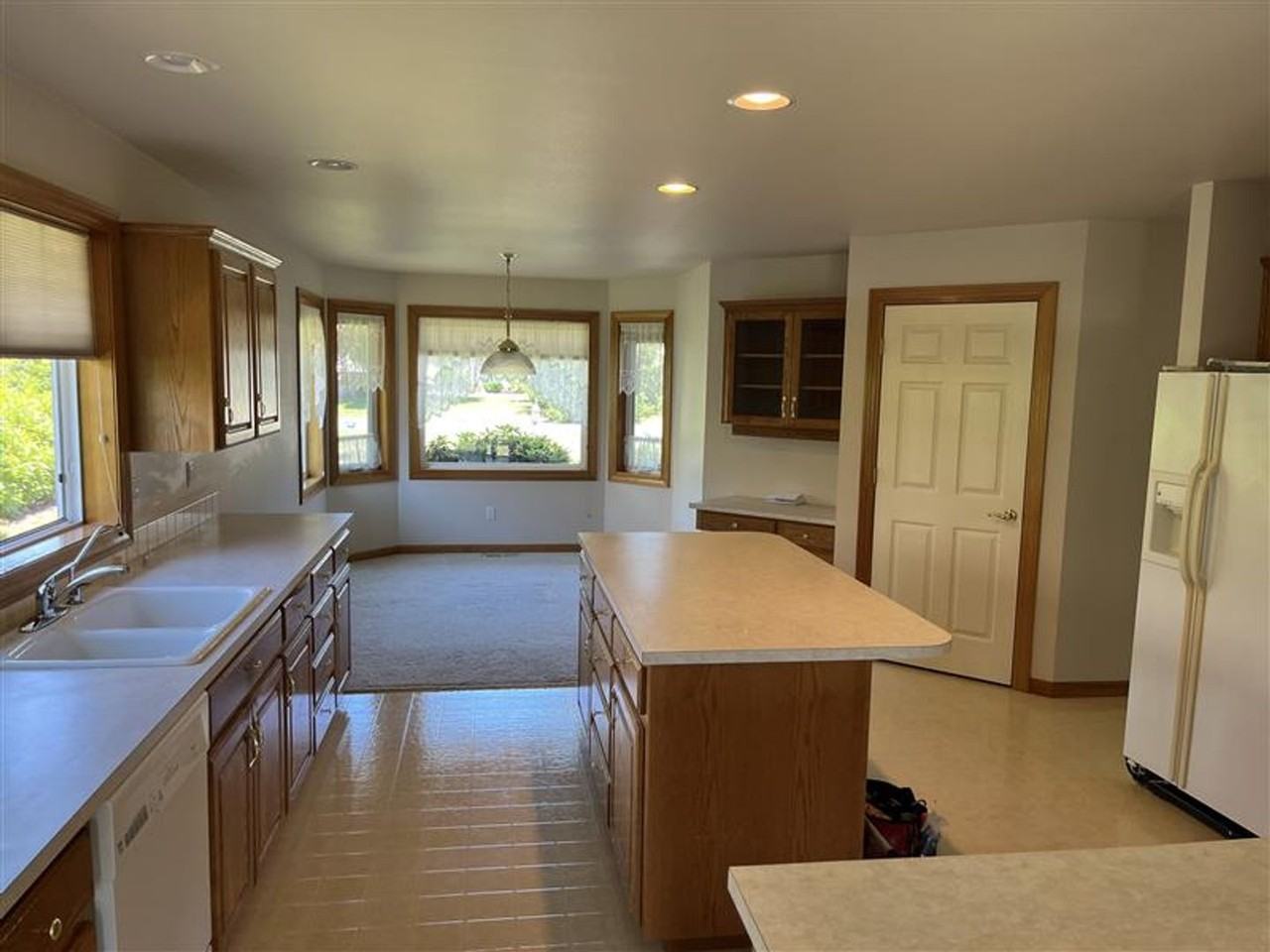 219 W Maberry Dr - Photo 5 of 13