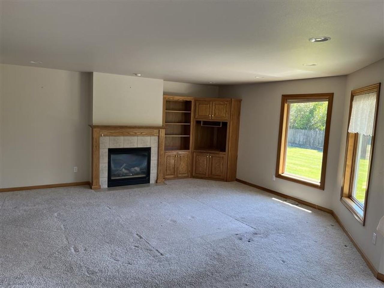 219 W Maberry Dr - Photo 7 of 13