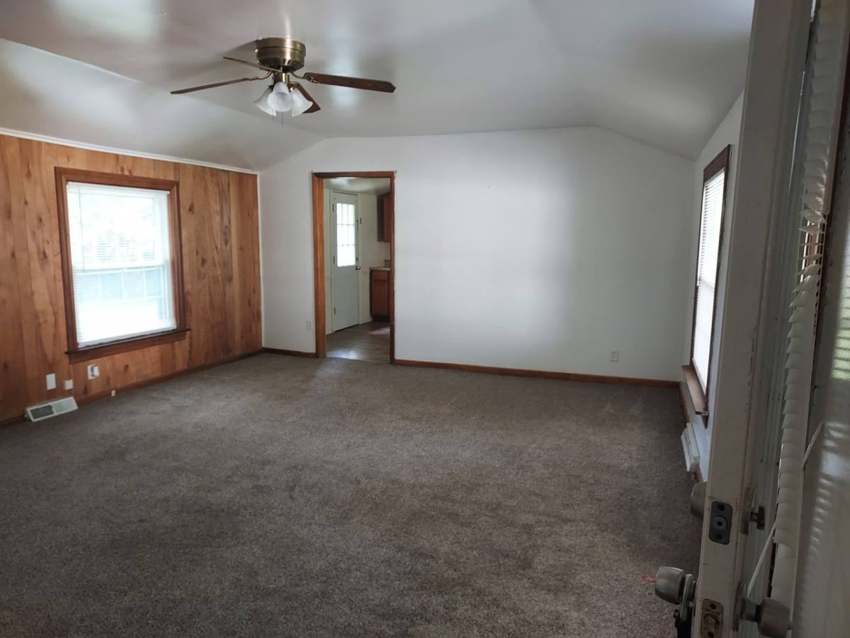 5103 Firnley Ave - Photo 5 of 11