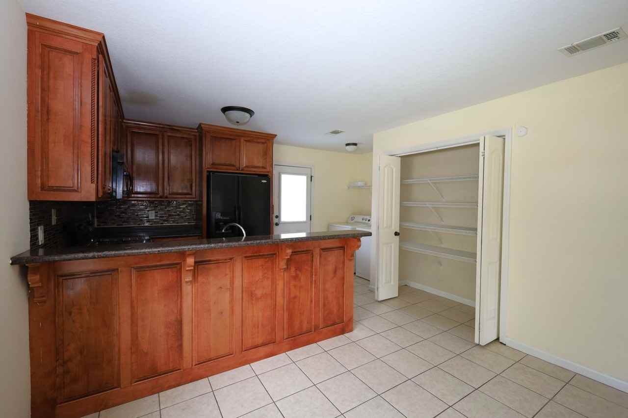 717 E Force St - Photo 5 of 17