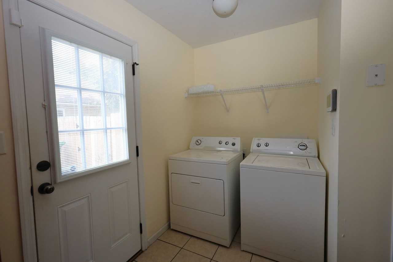 717 E Force St - Photo 7 of 17