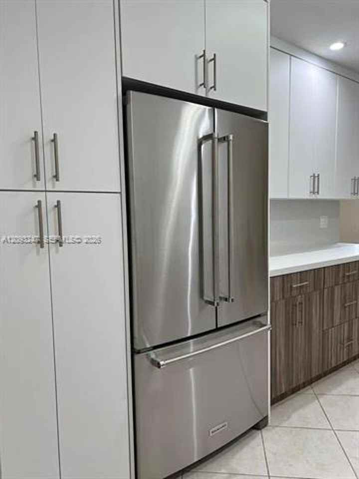 1175 W 33rd Pl #1175 - Photo 5 of 32