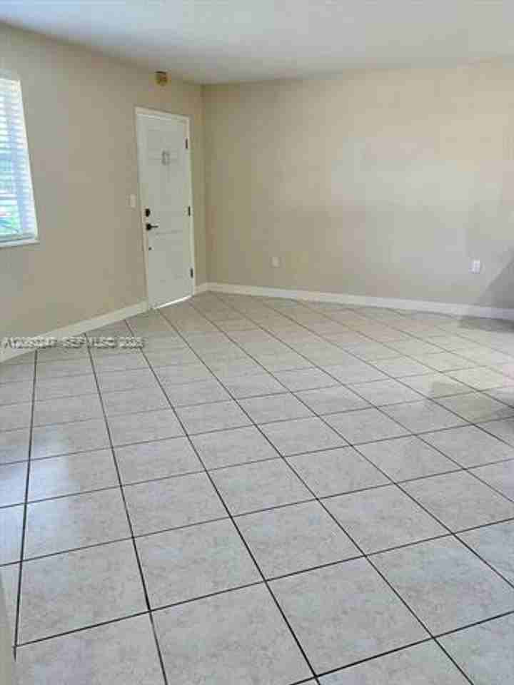 1175 W 33rd Pl #1175 - Photo 6 of 32