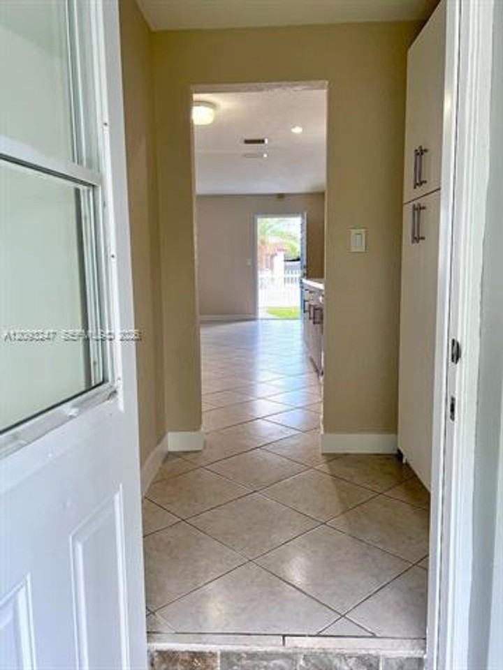 1175 W 33rd Pl #1175 - Photo 7 of 32