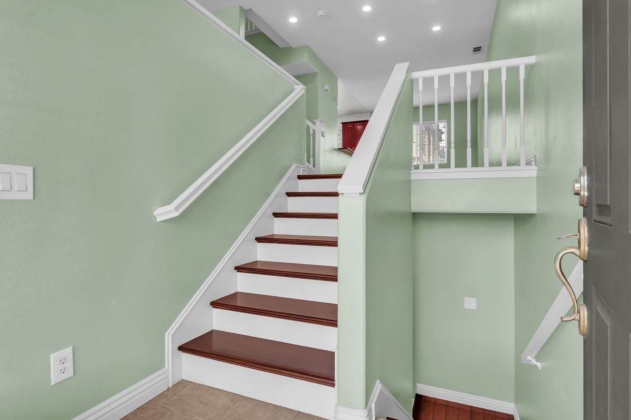26090 Stonehaven Dr - Photo 5 of 48