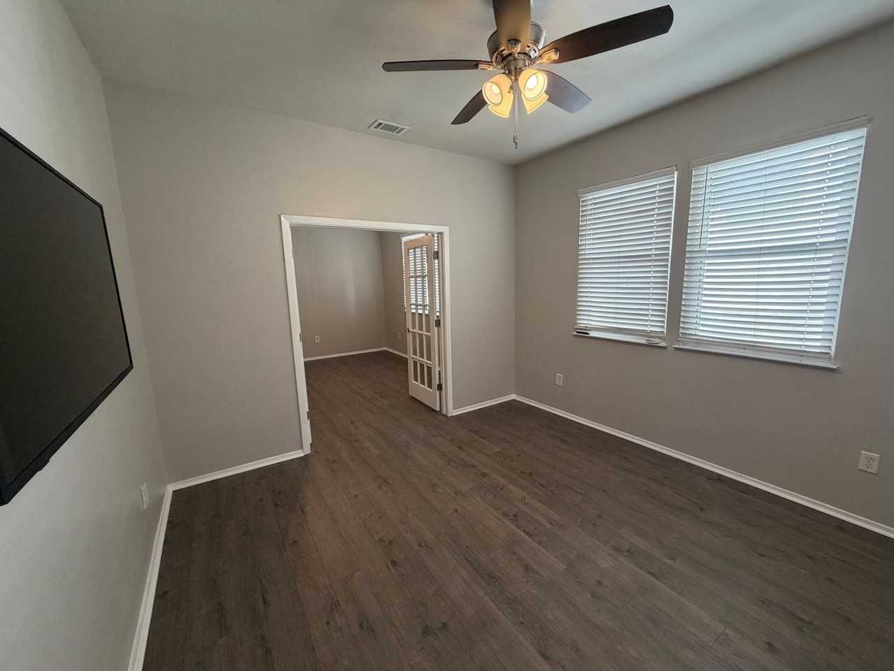 3642 Fairmont Dr - Photo 2 of 7