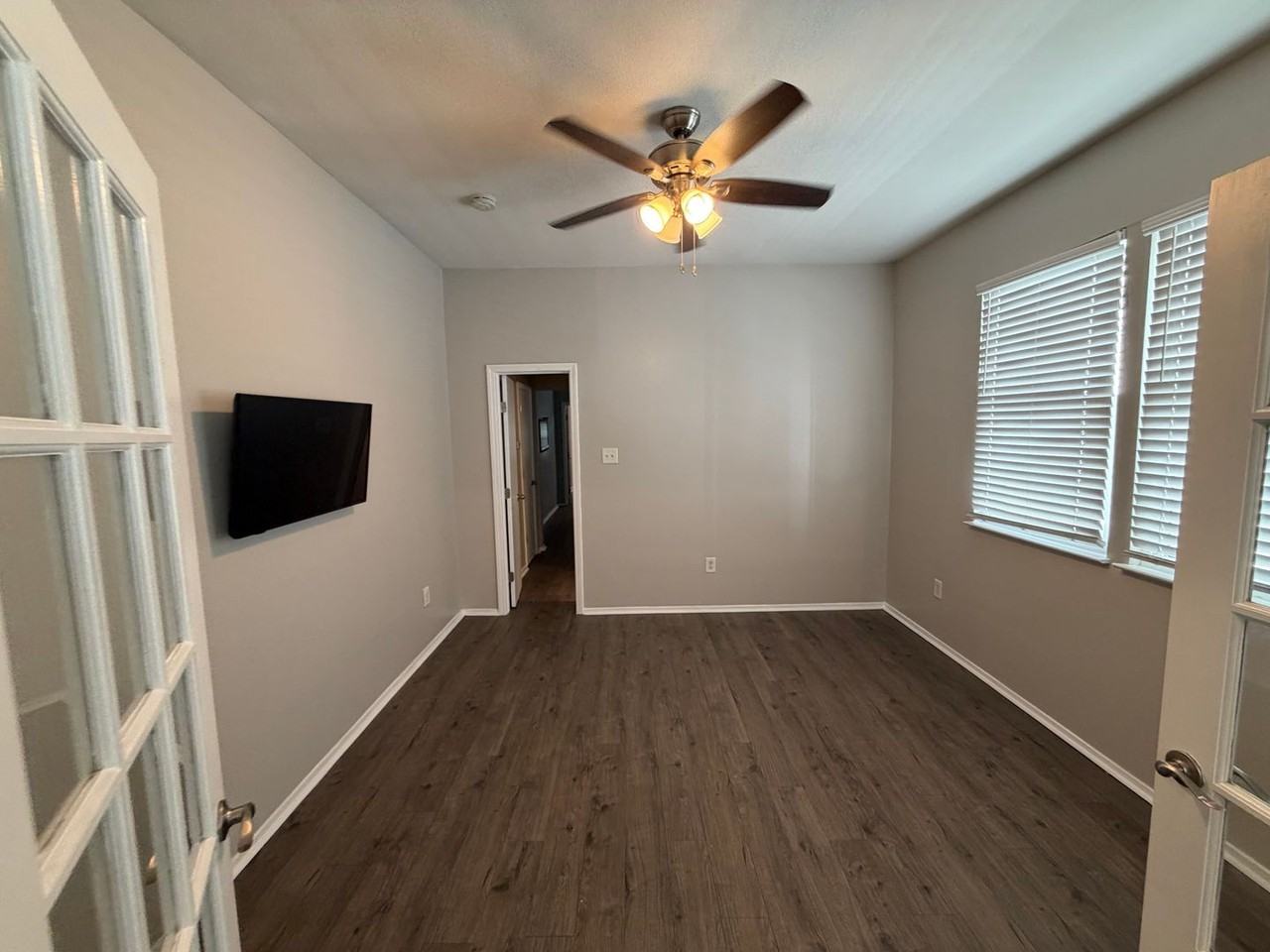 3642 Fairmont Dr - Photo 3 of 7