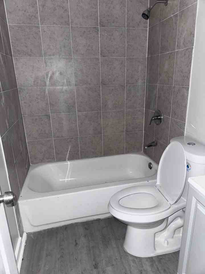 1235 Latham St - Photo 7 of 12