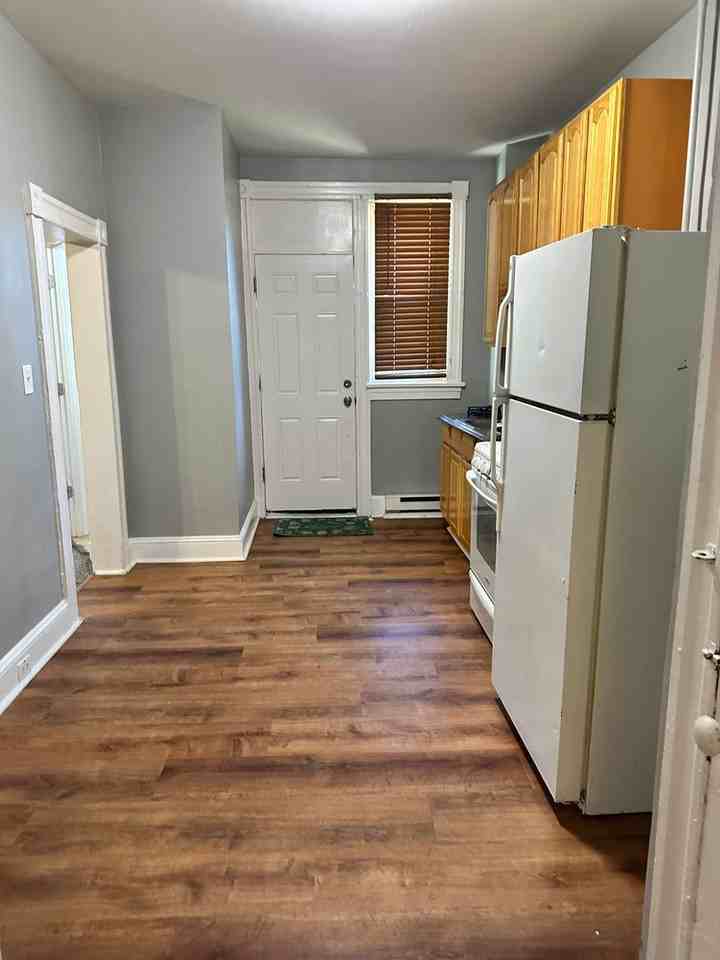 2803 Windsor Ave - Photo 4 of 12