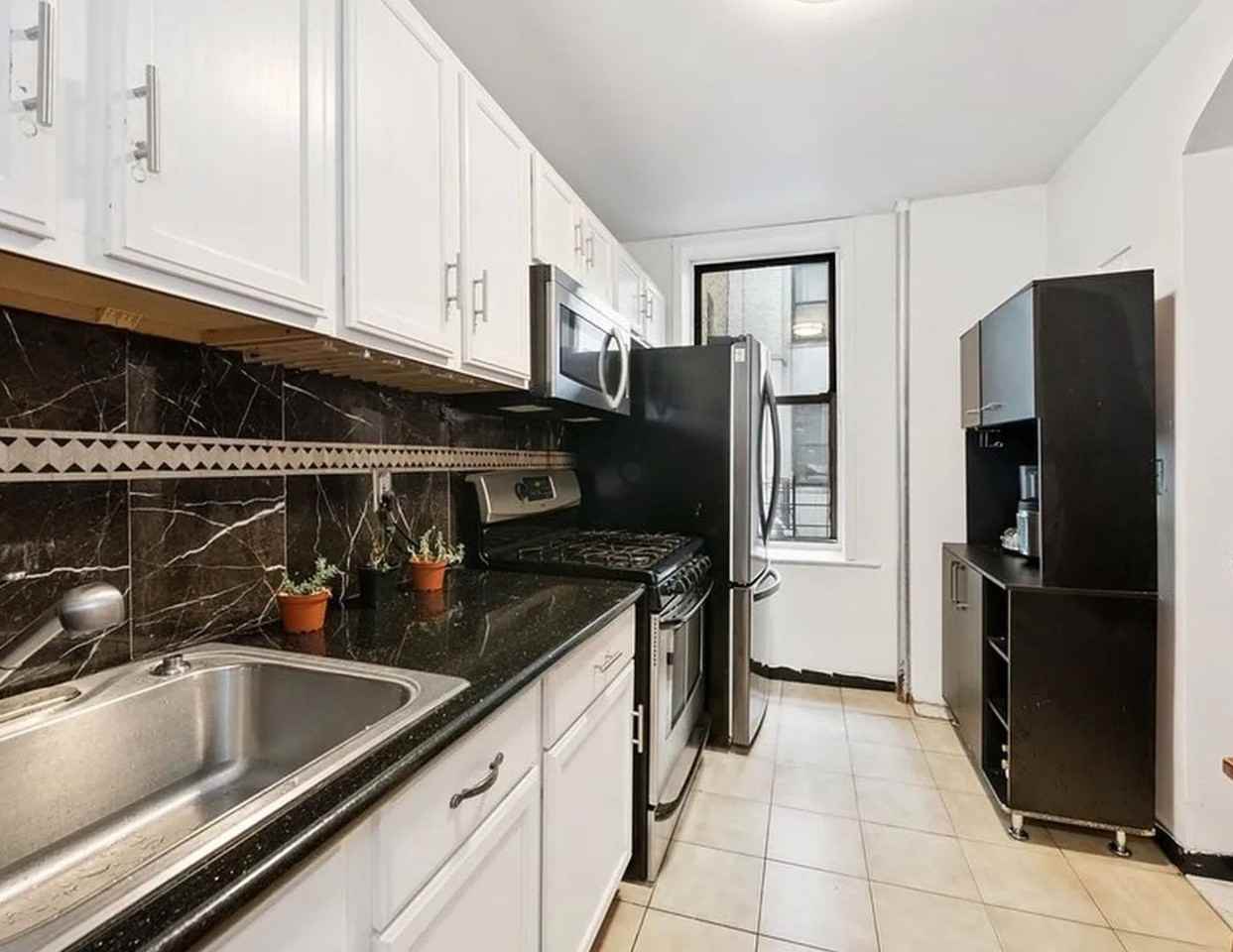154 S 3rd St - Photo 4 of 37