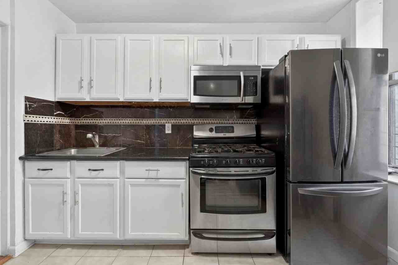 154 S 3rd St - Photo 6 of 37